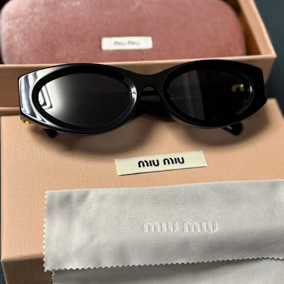 Miu Miu Sunglasses - Picture 4 of 7